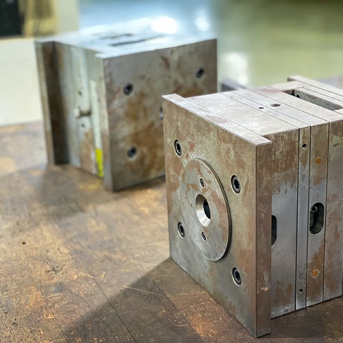 Plastic injection molding tooling