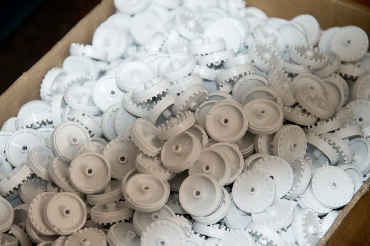 Automotive Plastic Injection Molding at Scale: What Non-Automotive OEMs Can Learn