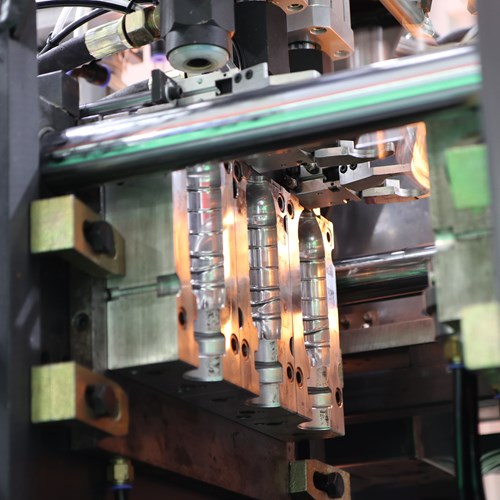 Molds for automated plastic injection molding